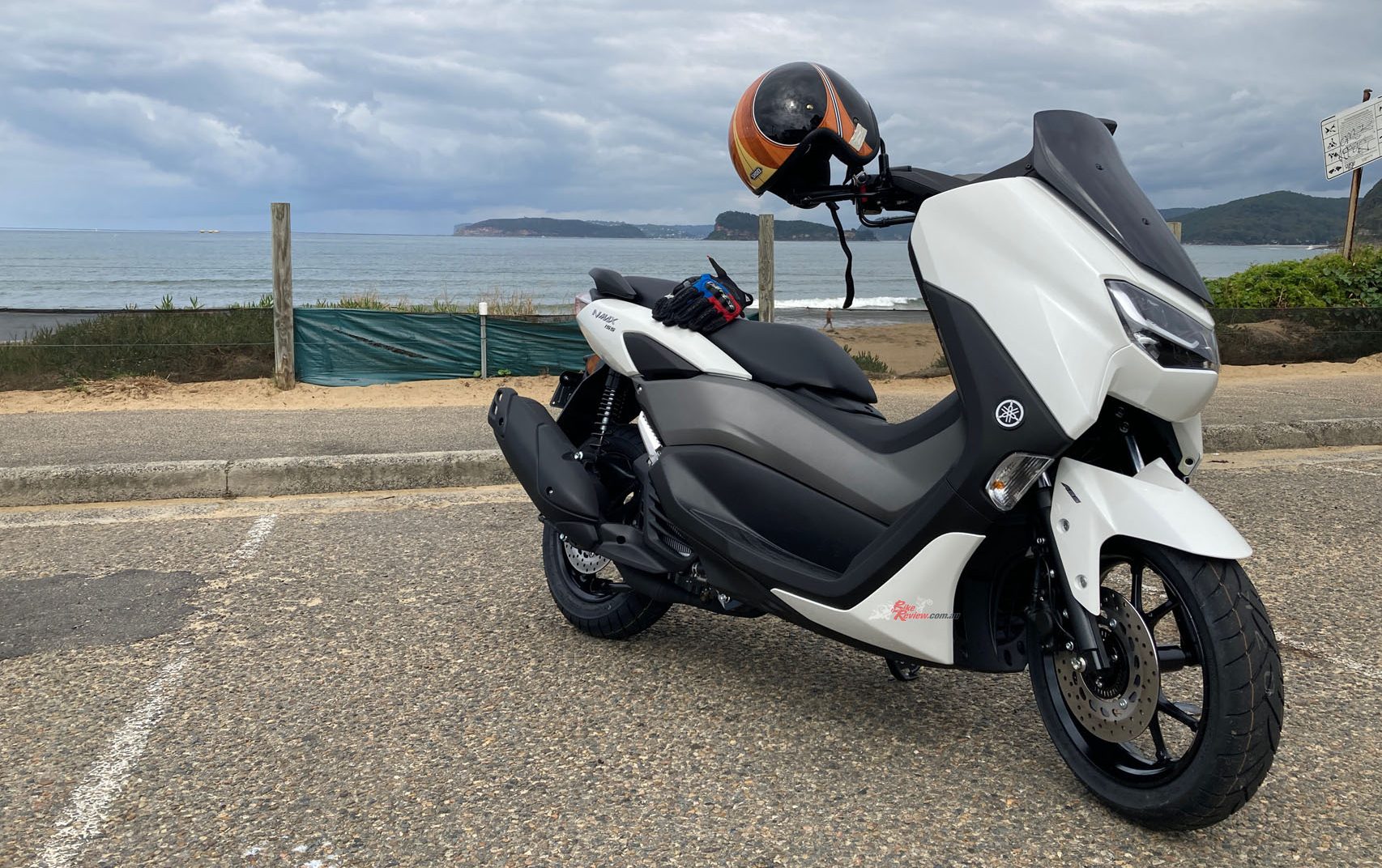 BikeReview-Yamaha-NMAX-155-2024-e1717476503936